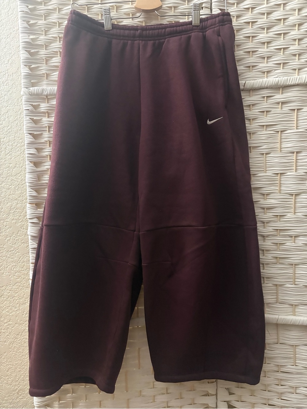 Nike Phoenix Fleece Women’s Loose Mid- Rise Barrel Pants in Burhundy-Size small - Picture 3 of 7